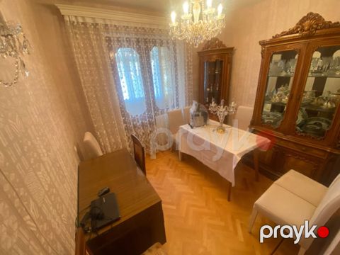 Satılır 4 otaqlı köhnə tikili 110 m²