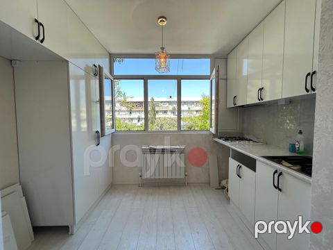 Satılır 4 otaqlı köhnə tikili 90 m²