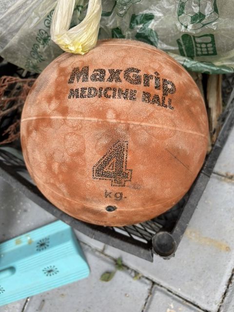 MaxGrip Medicine Ball – 4 kq - Çəki: 4 kq (top üzərində göstərilib) — Bakı