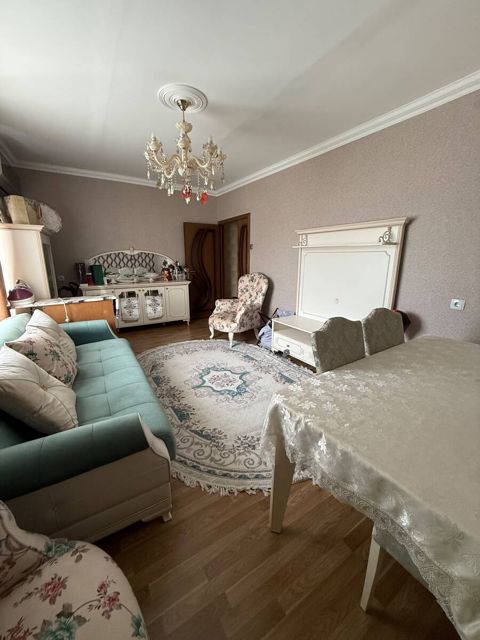 Satılır 2 otaqlı köhnə tikili 60 m² — Bakı