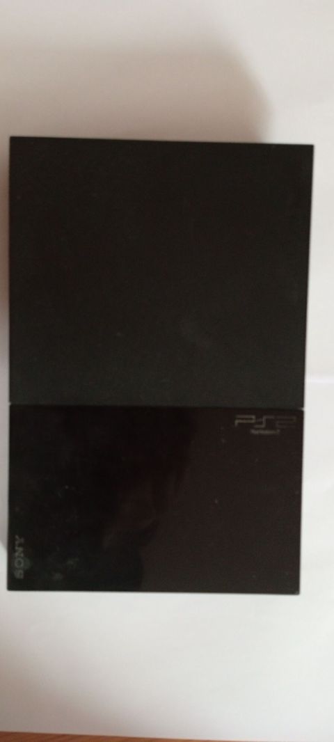 Sony PlayStation 2 Slim (PS2) oyun konsolu üstündə iki işlək pult 17 — Oyun konsolları