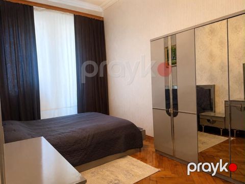 Satılır 3 otaqlı köhnə tikili 130 m²