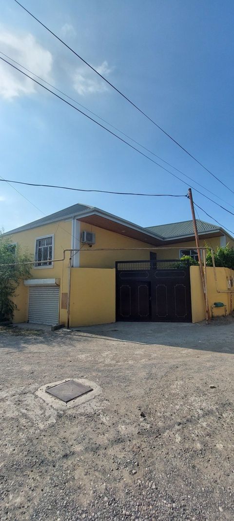 Satılır 5 otaqlı həyət evi/bağ evi 130 m² — Bakı