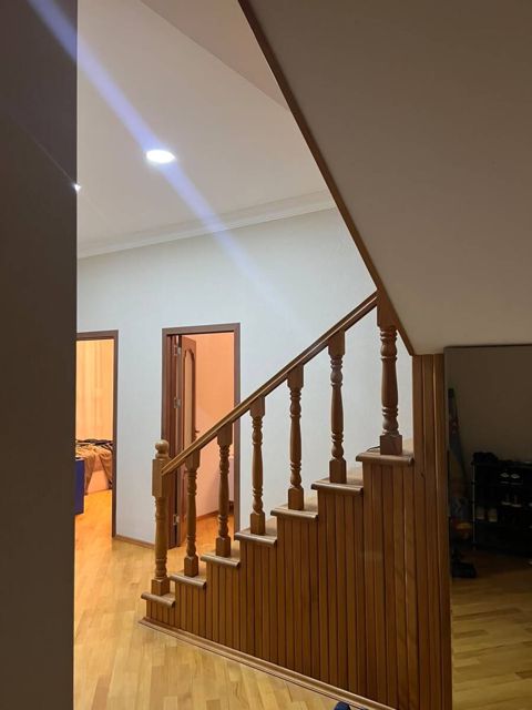 Satılır 5 otaqlı köhnə tikili 200 m² — Bakı