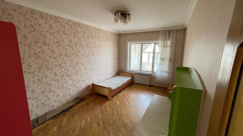 Satılır 5 otaqlı köhnə tikili 151 m² — Bakı