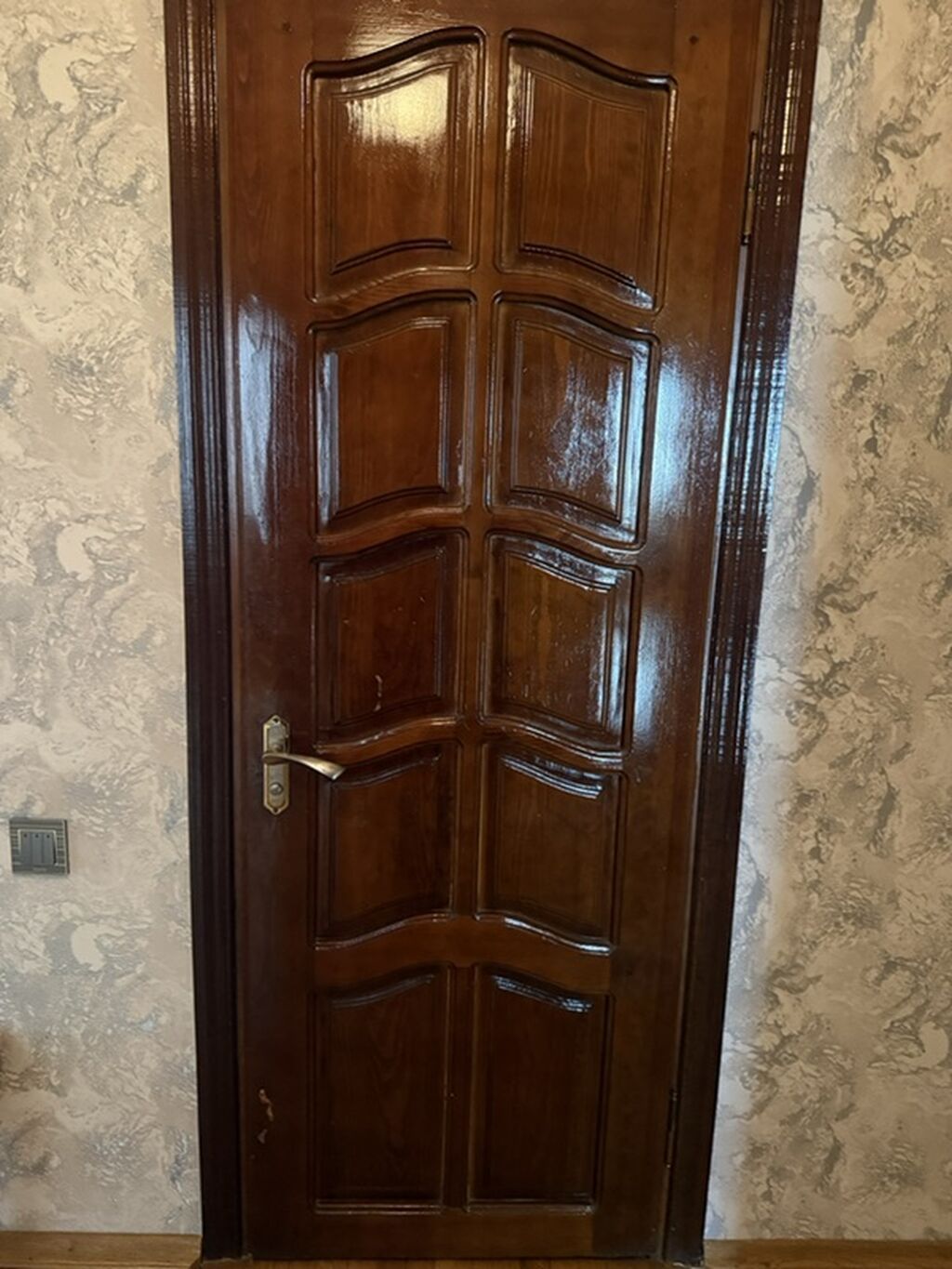 Şüşəli taxta otaq qapıları - Material: tünd rəngli taxta karkas — Təmir və inşaat, Bakı (6)