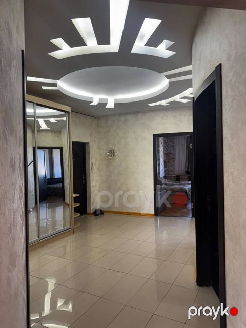 İcarəyə verilir 3 otaqlı yeni tikili 130 m²