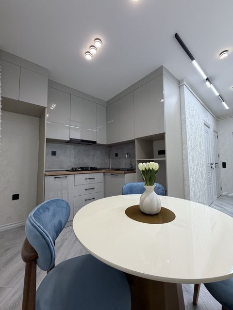 Satılır 2 otaqlı köhnə tikili 60 m² — Bakı