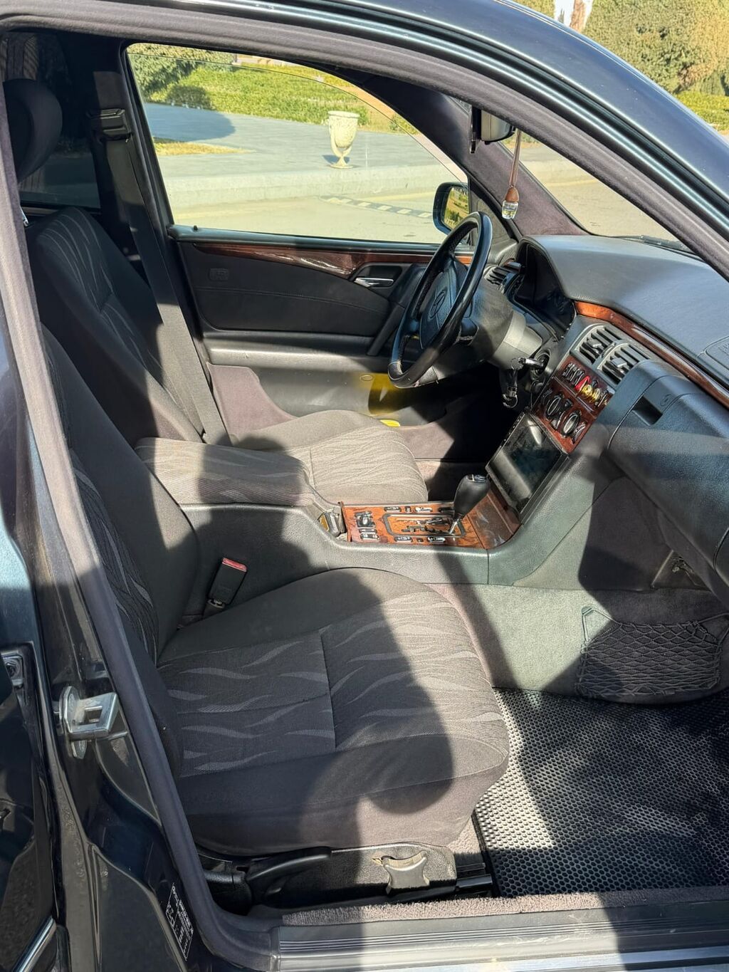 Mercedes-Benz E 240: 2.4 l 1998 il Sedan — Avto, Gəncə (7)