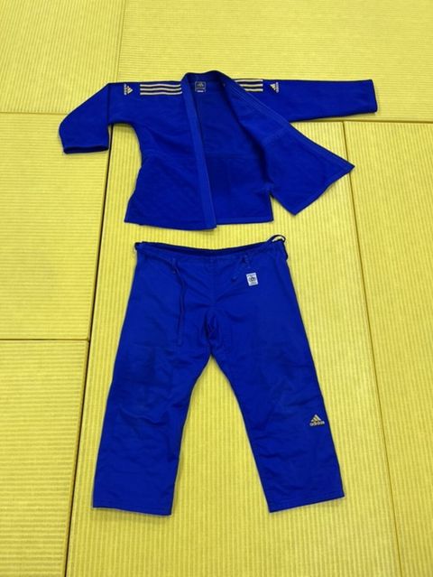 Adidas mavi judo gi (kimono) – üst və şalvar komplekti Əla vəzyəttədir — Bakı