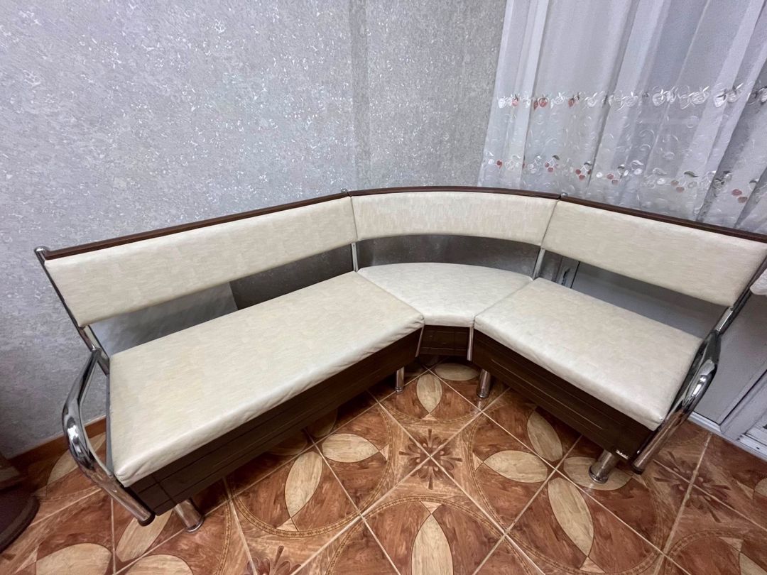 Künc divan — Matraslar, Bakı (2)