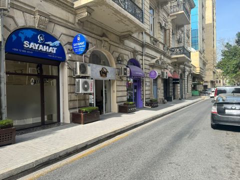 Satılır obyekt 90 m² — Bakı