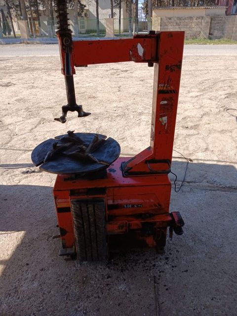 Avtomobil təkər servisi üçün avadanlıq dəsti Təsvir: - Təkərsökən — Biləsuvar