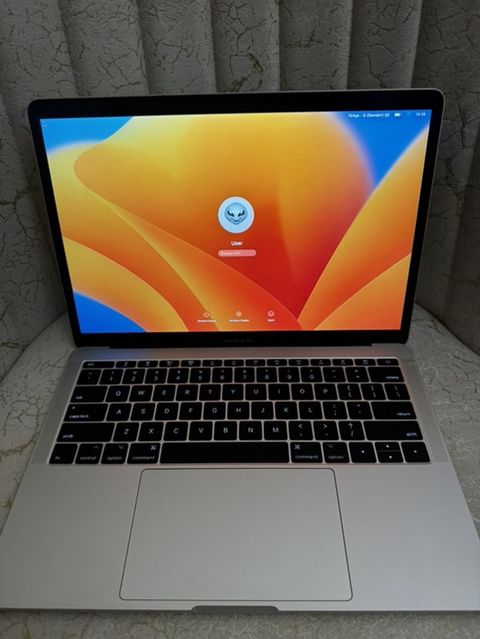 Apple MacBook Pro 13" (gümüş rəng) - Retina ekran, True Tone dəstəyi — Bakı