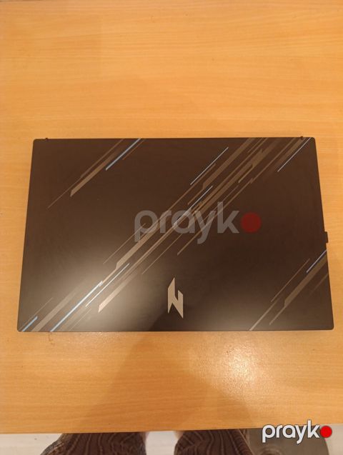 Acer Nitro V 15 oyun/iş notbuku + aksesuarlar.oyun oynamaq üçün
