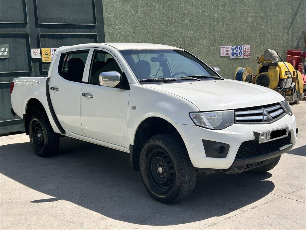 Mitsubishi L200, 2.5 L, 2011 il, 950 000 km — Avtomobillər, Bakı (2)