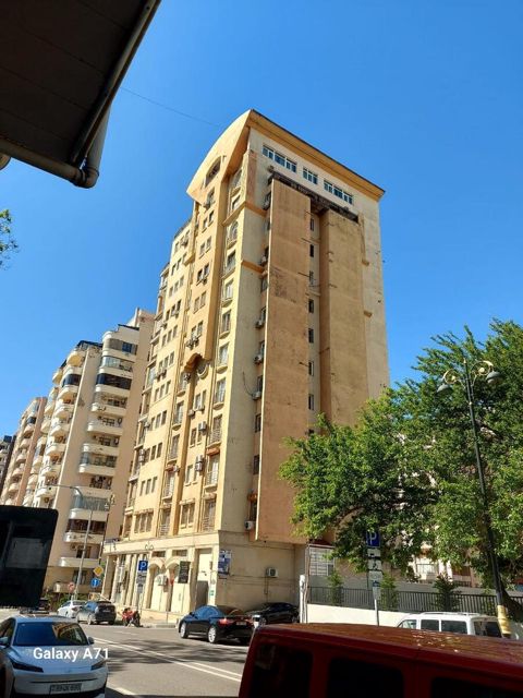 Satılır 4 otaqlı yeni tikili 110 m² — Bakı