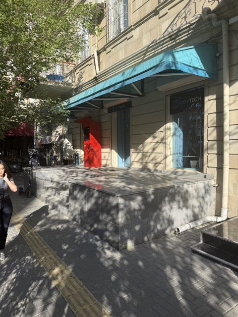 Satılır obyekt 136 m² — Bakı