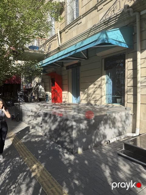 Satılır obyekt 136 m²