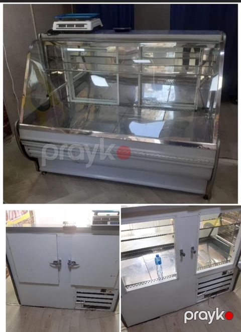 Vitrin soyuducu. 420 azn satılır Uzunu 1.50 eni 80 sm tam işlək