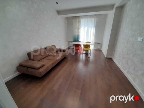İcarəyə verilir 2 otaqlı köhnə tikili 77 m²