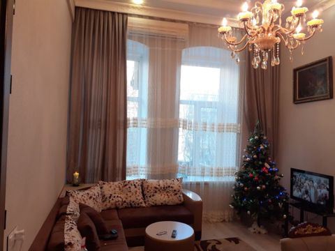 Satılır 3 otaqlı köhnə tikili 100 m² — Bakı