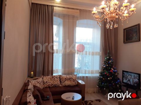Satılır 3 otaqlı köhnə tikili 100 m²