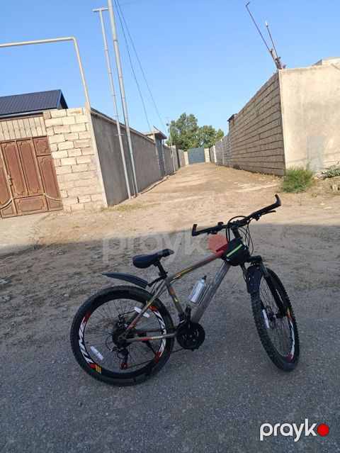 Dağ/şosse tipli velosiped - 26" təkərlər, enli dişli protektor – həm