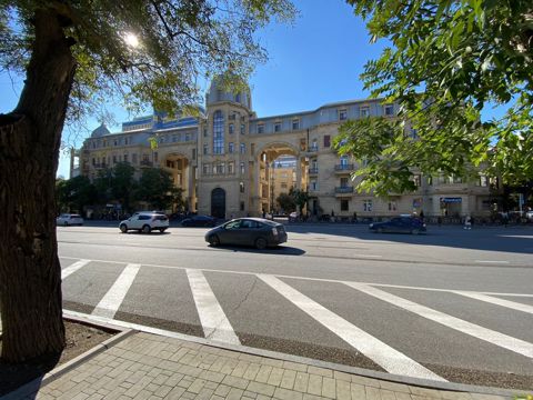 Satılır 4 otaqlı köhnə tikili 120 m² — Bakı