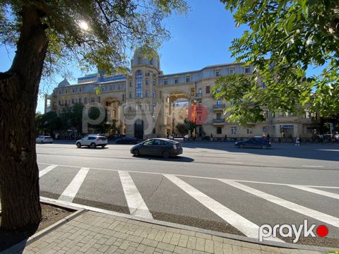 Satılır 4 otaqlı köhnə tikili 120 m²
