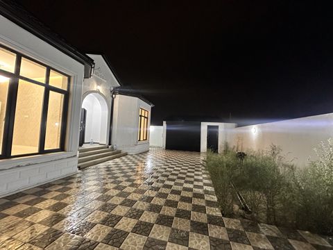 Satılır 4 otaqlı həyət evi/bağ evi 130 m² — Bakı