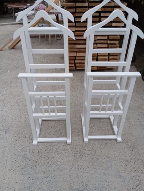 Ağ rəngli taxta paltar dayaqı (valet stand) - Material: ağac, üzəri — Digah