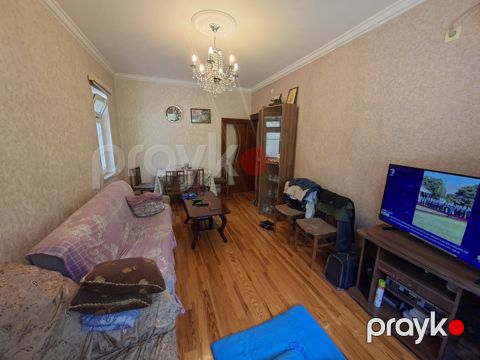 Satılır 2 otaqlı köhnə tikili 65 m²