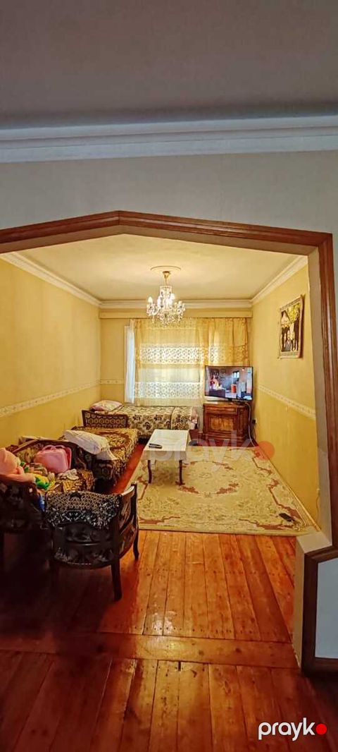Satılır 5 otaqlı köhnə tikili 120 m²