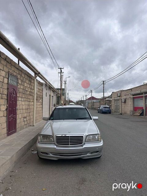 Mercedes C 220, 2.2 L, 2000 il, 402 000 km