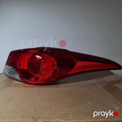 "Hyundai Elantra 2011" arxa stop işıqları