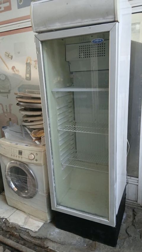 Vitrin soyuducu əla vəziyyətdə zavodskoy 250azn baki(catdirilma var) — Bakı