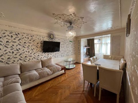 Satılır 3 otaqlı köhnə tikili 70 m² — Bakı