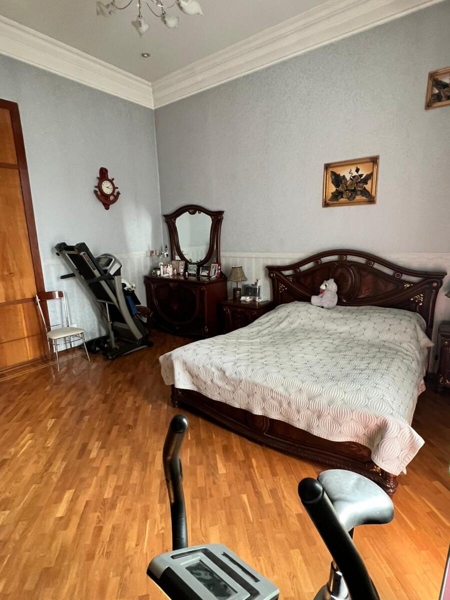 Satılır 6 otaqlı köhnə tikili 220 m² — Mənzil, Bakı (8)