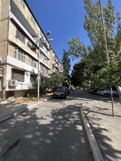 Satılır 4 otaqlı köhnə tikili 110 m² — Bakı