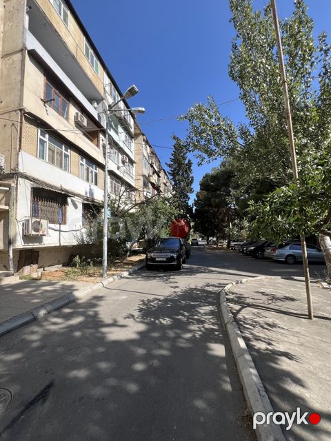 Satılır 4 otaqlı köhnə tikili 110 m²