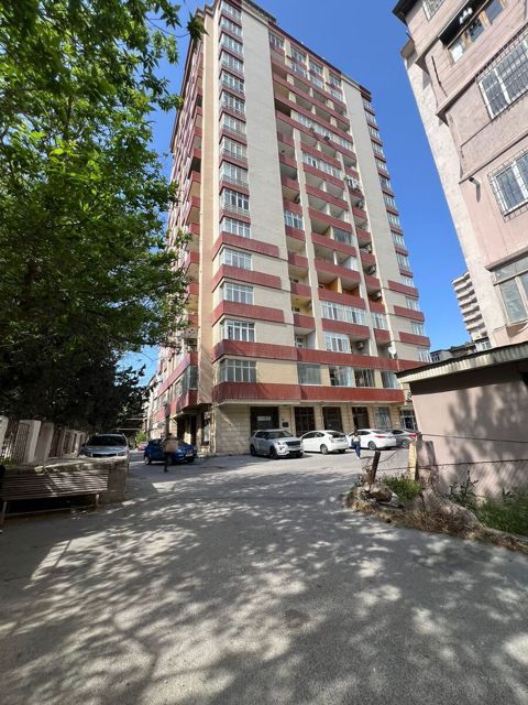 Satılır 4 otaqlı yeni tikili 180 m² — Bakı