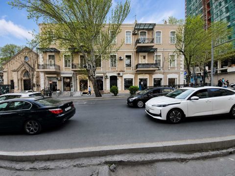 Satılır 3 otaqlı köhnə tikili 82 m² — Bakı