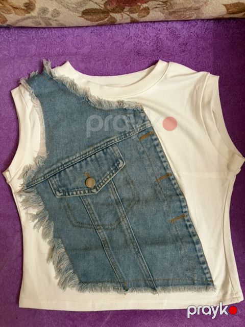 Qadınlar üçün qolsuz top - Rəng: ağ baza üzərində mavi denim detal — Digah