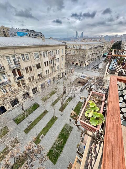 Satılır 3 otaqlı köhnə tikili 100 m² — Bakı
