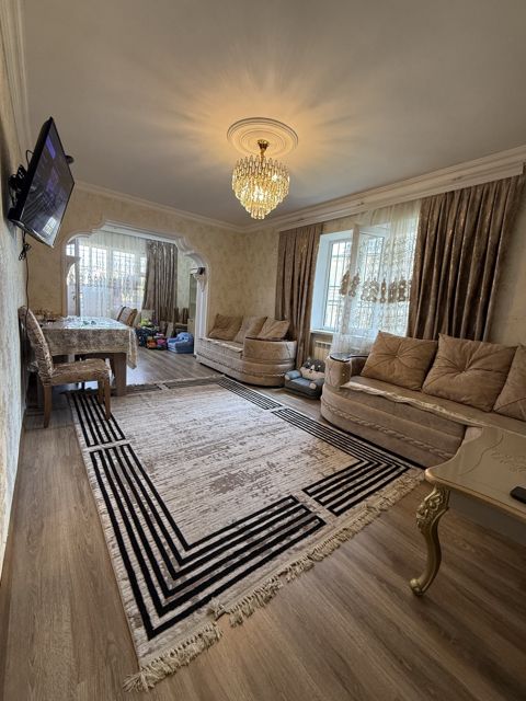 Satılır 4 otaqlı köhnə tikili 80 m² — Bakı