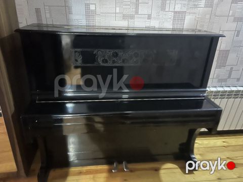Upright piano – “Томовъ & сынъ” (Tomov & Syn) markalı, klassik — Ağdam