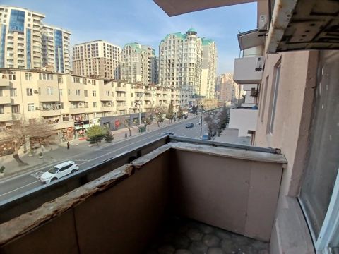 Satılır 3 otaqlı köhnə tikili 61 m² — Bakı