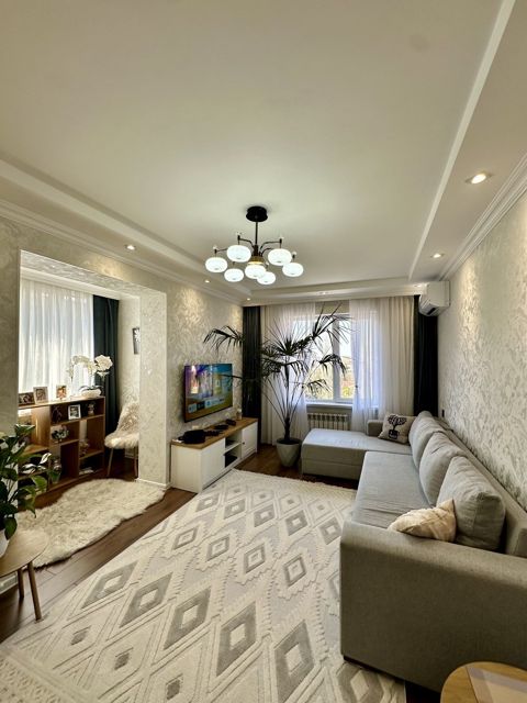 Satılır 2 otaqlı köhnə tikili 61 m² — Bakı