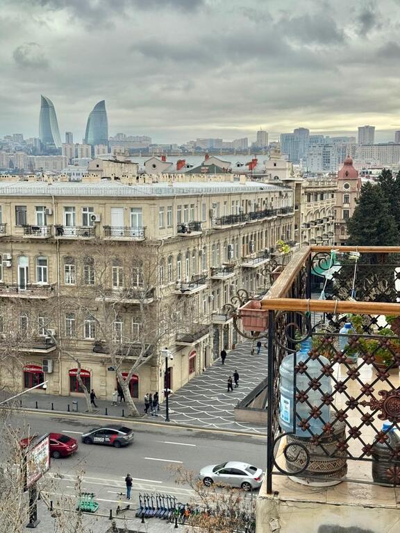 Satılır 3 otaqlı köhnə tikili 100 m² — Mənzil, Bakı (2)